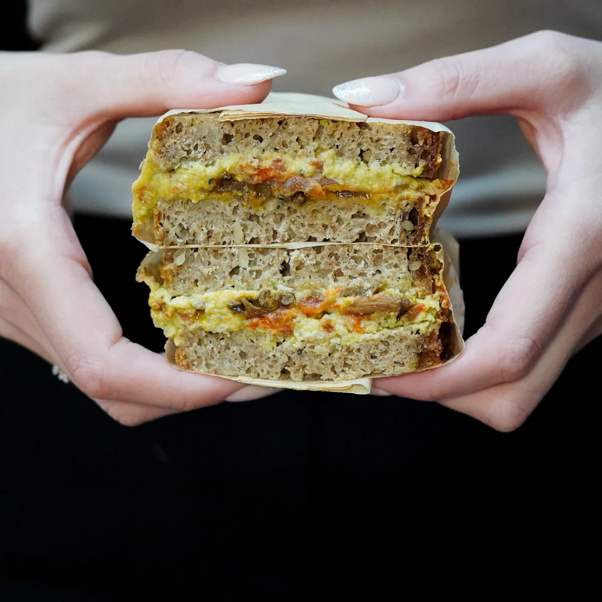 Sandwich in den Händen in Mannheim