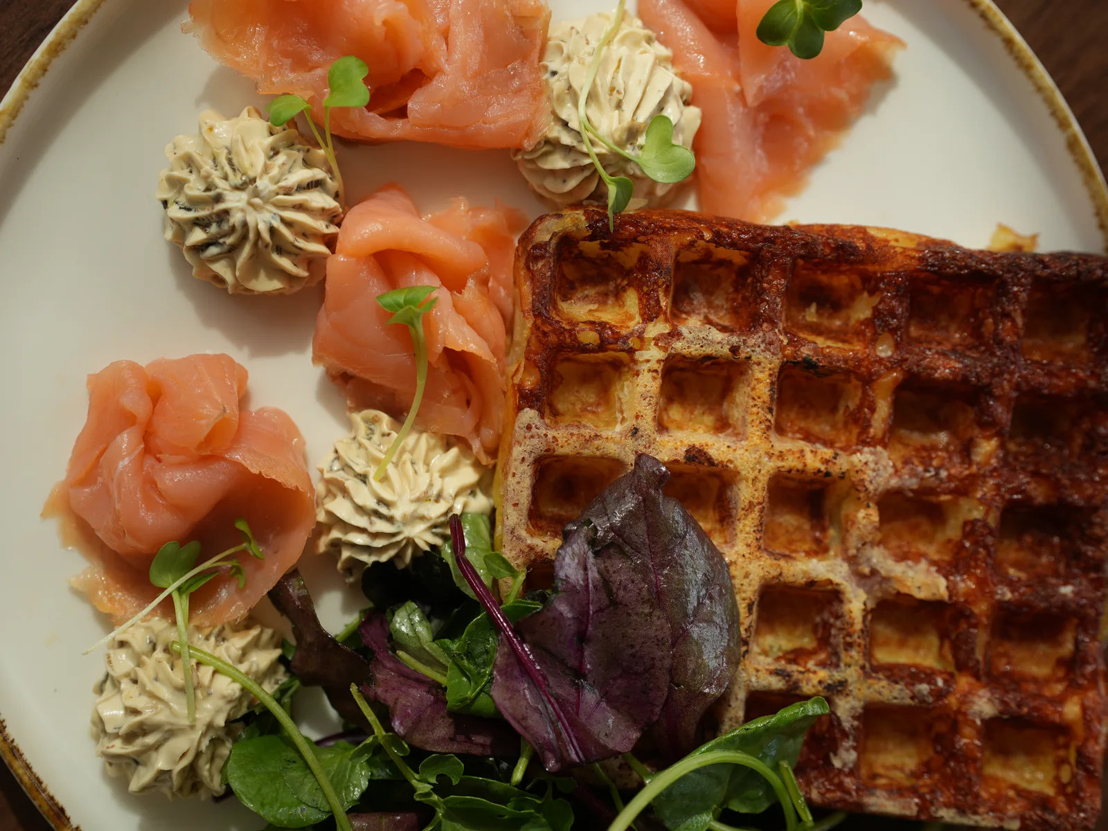 Waffel mit Lachs zum Brunch in Offenbach